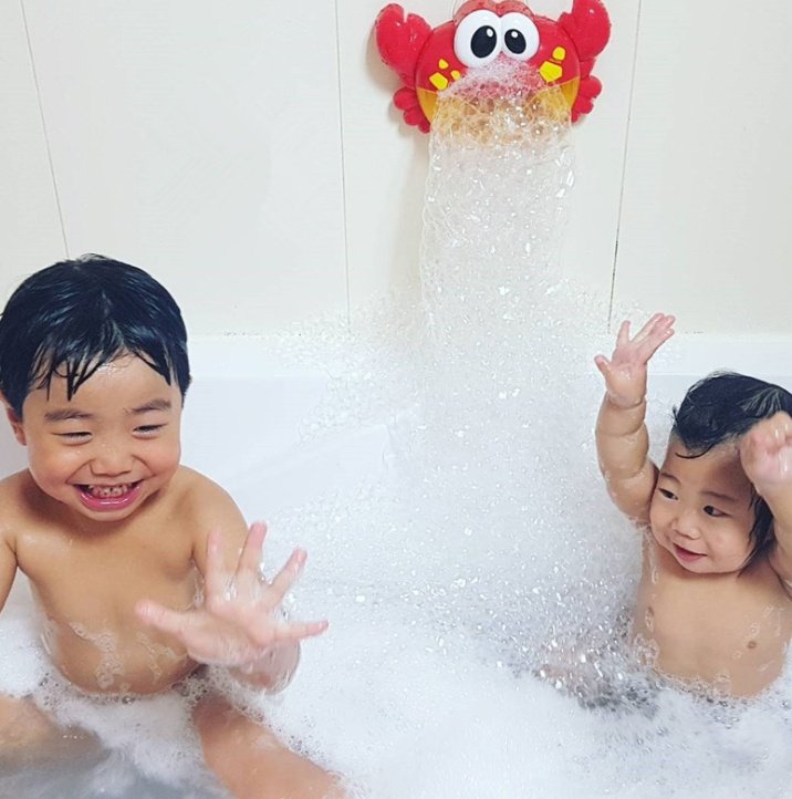 Kids Baby Shower Toys Automatic Crab Bubbler with Music - Image 4